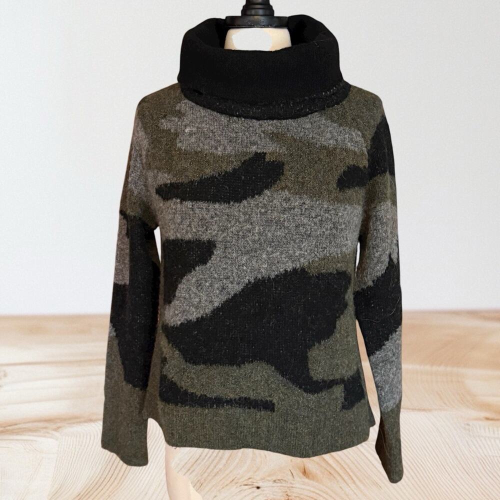 Aqua Bloomingdale’s Funnel Neck Sweater Sz S Black Gray Green Camo‎ Fuzzy HiLo